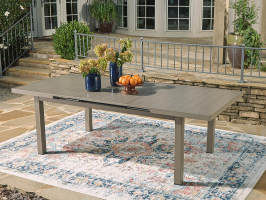 Comedor rectangular con vistas al mar, mesa de exterior