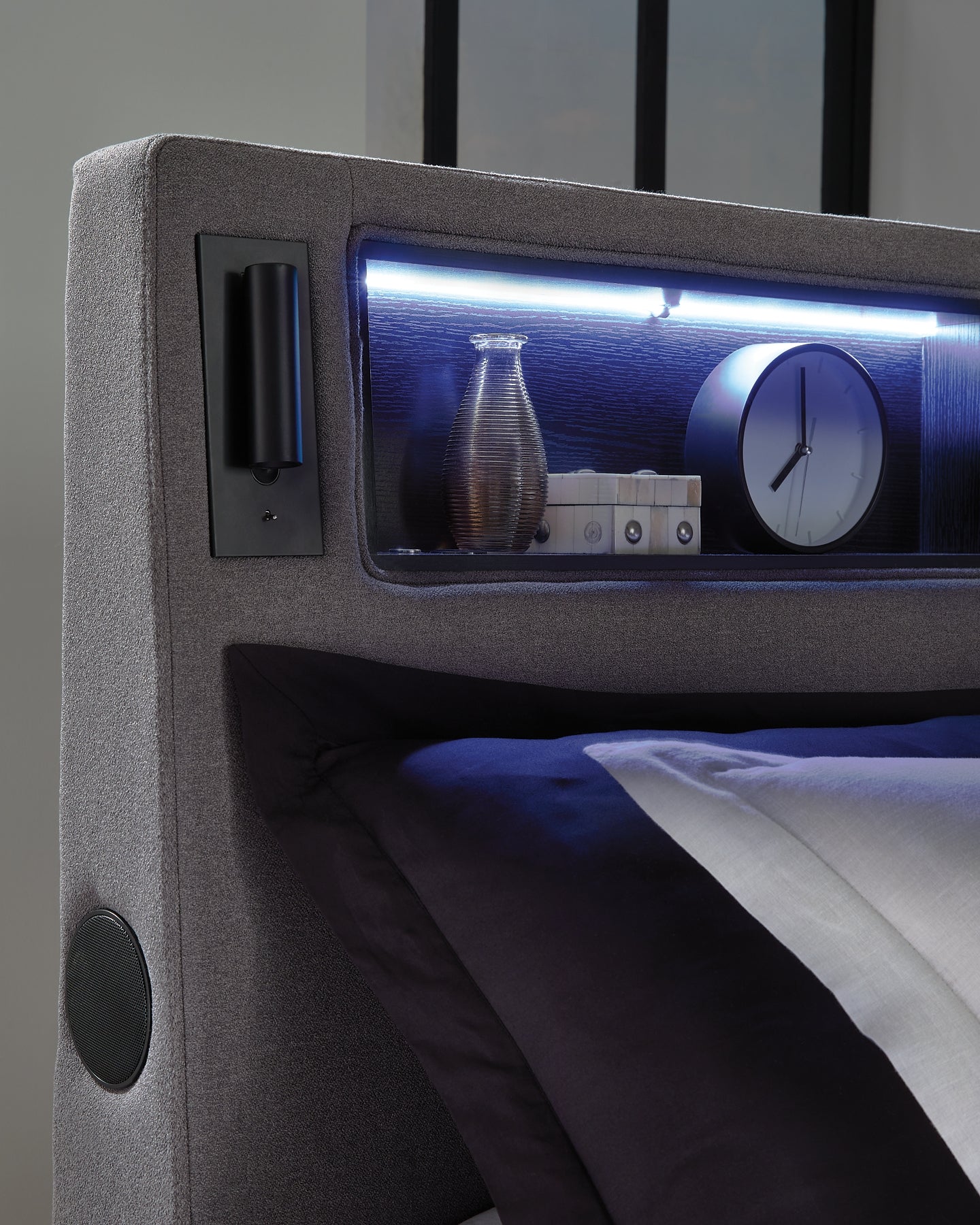 Verishaw  Upholstered Bed