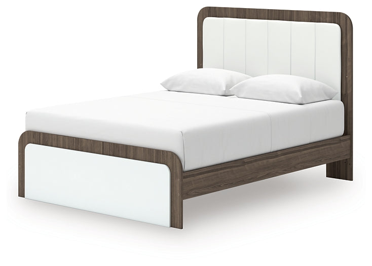 Kendanport  Upholstered Bed