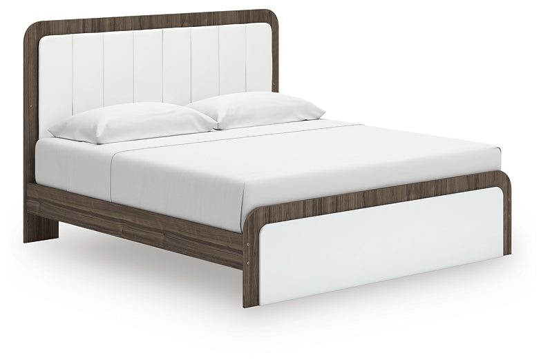 Kendanport  Upholstered Bed