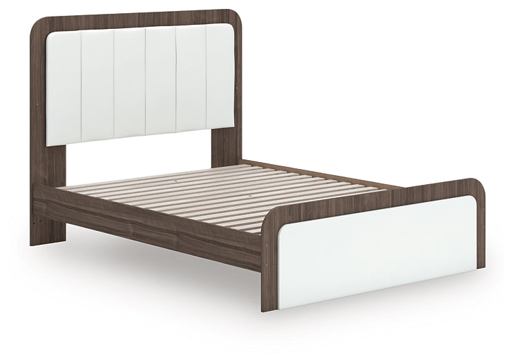 Kendanport  Upholstered Bed