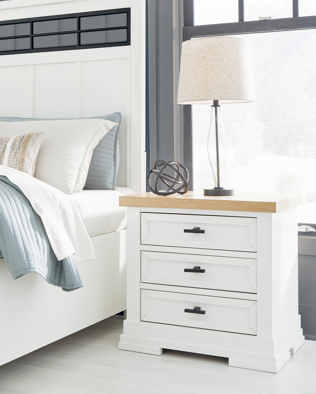 Ashbryn  Panel Storage Bed With Mirrored Dresser, Chest And Nightstand