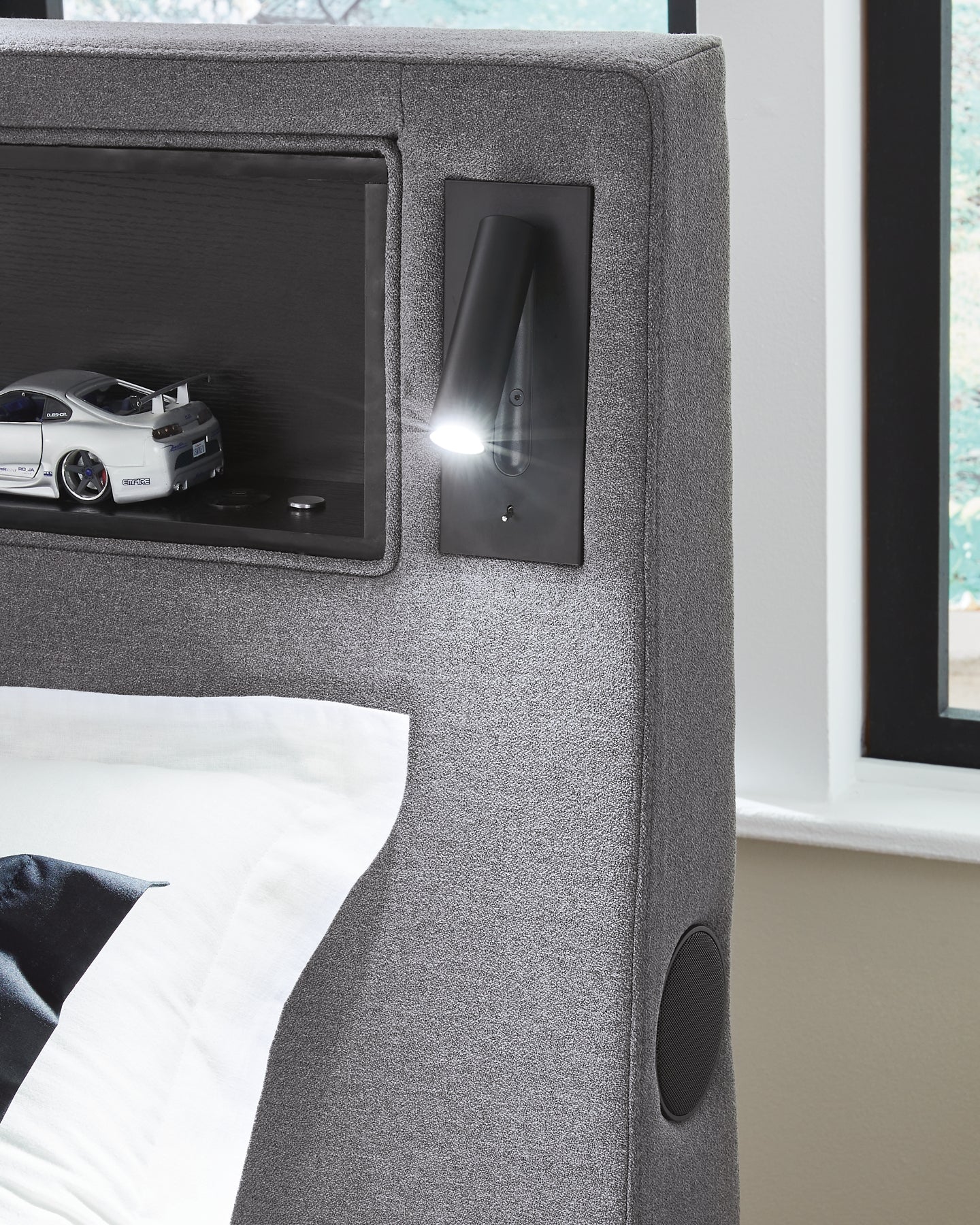 Verishaw  Upholstered Bed