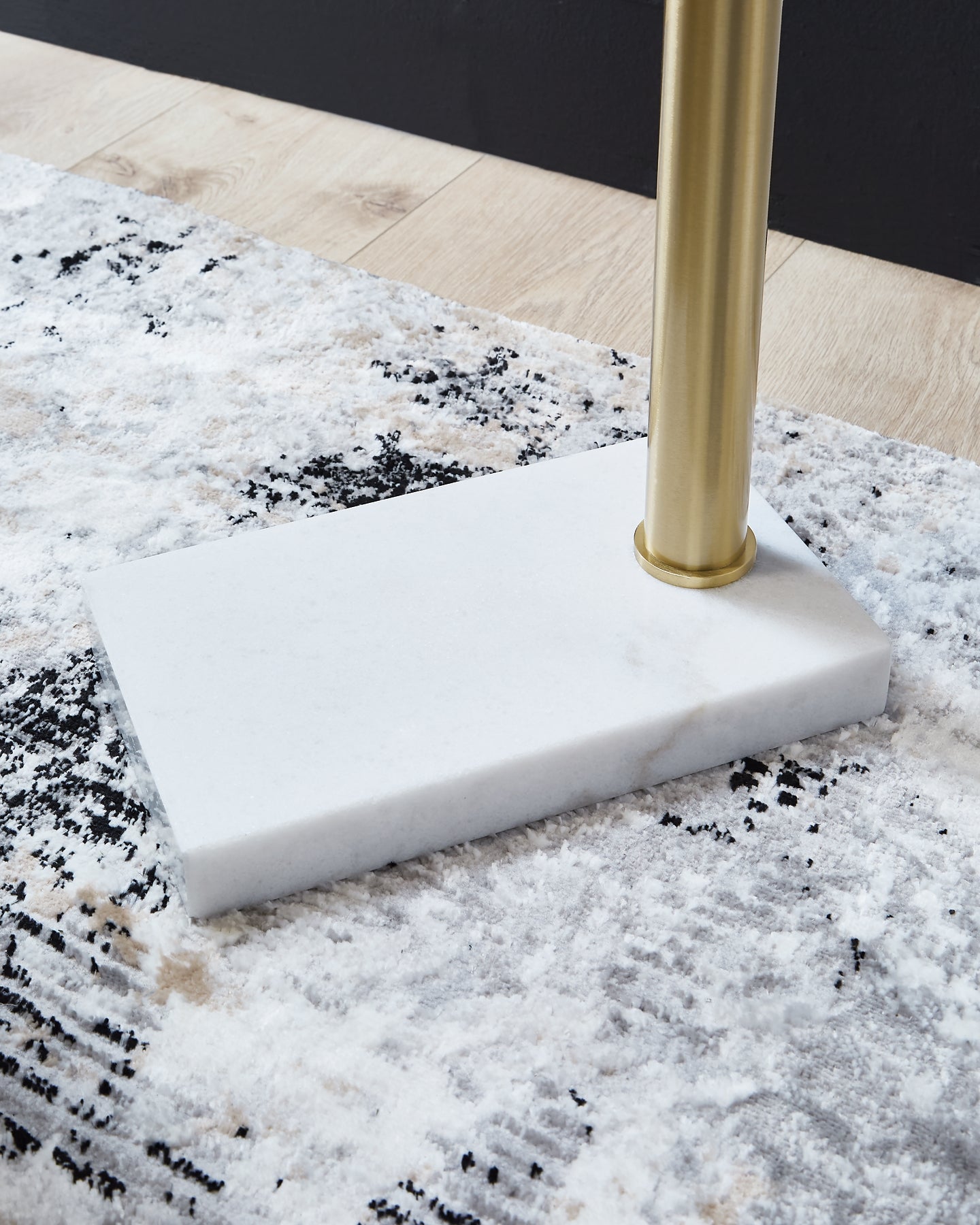 Ashley Express - Santiford Metal Floor Lamp (1/CN)