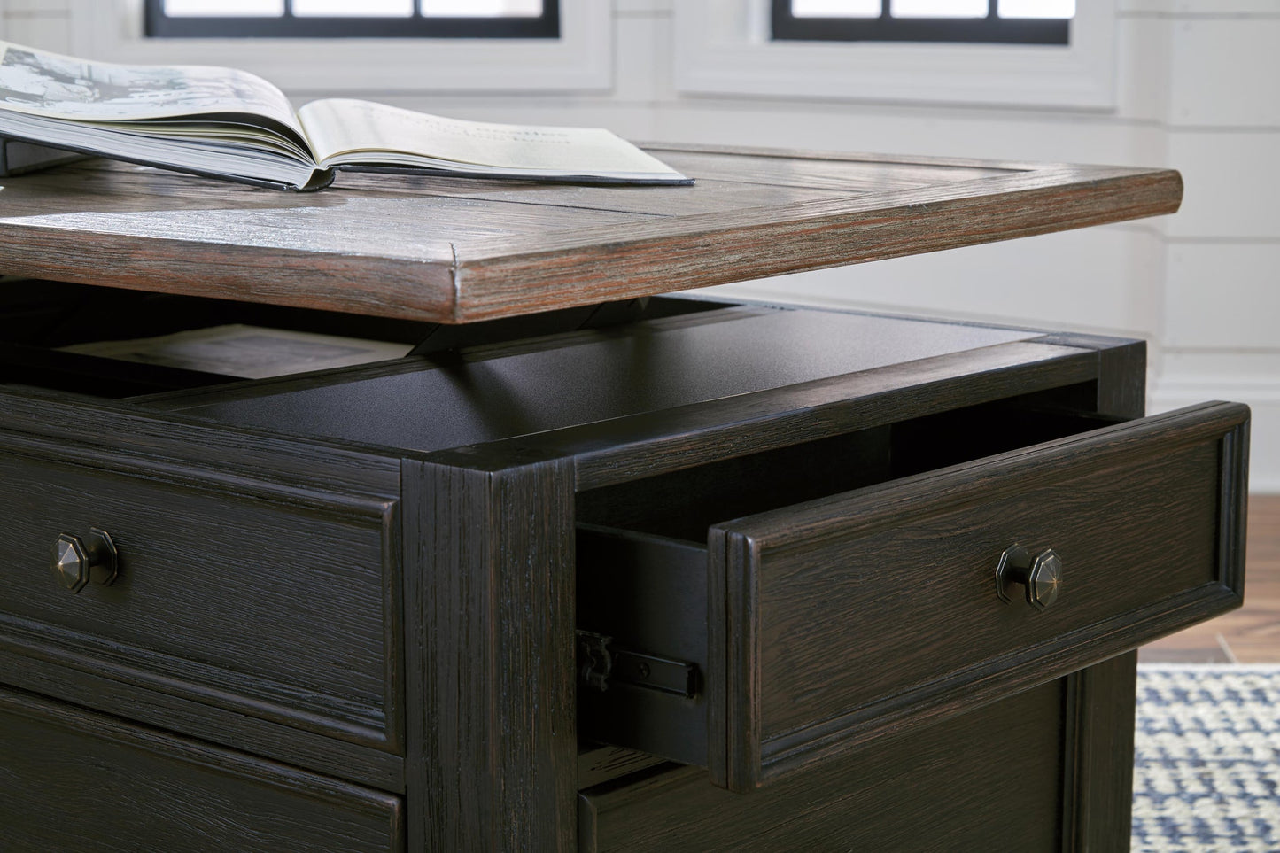 Ashley Express - Mesa de centro elevable Tyler Creek