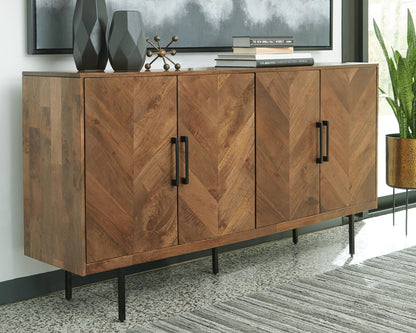 Ashley Express - Armario Decorativo Prattville