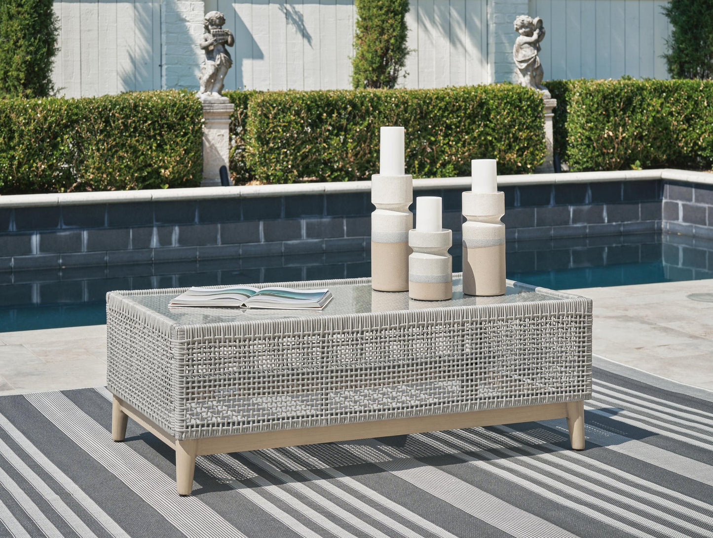 Ashley Express - Mesa de centro rectangular Seton Creek