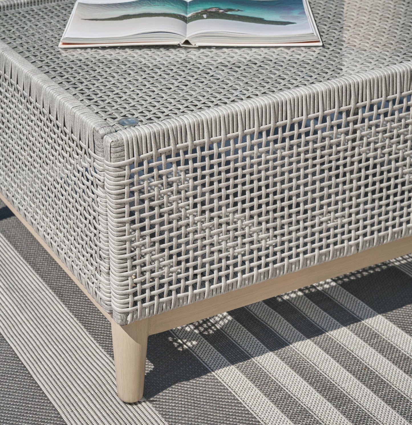 Ashley Express - Mesa de centro rectangular Seton Creek
