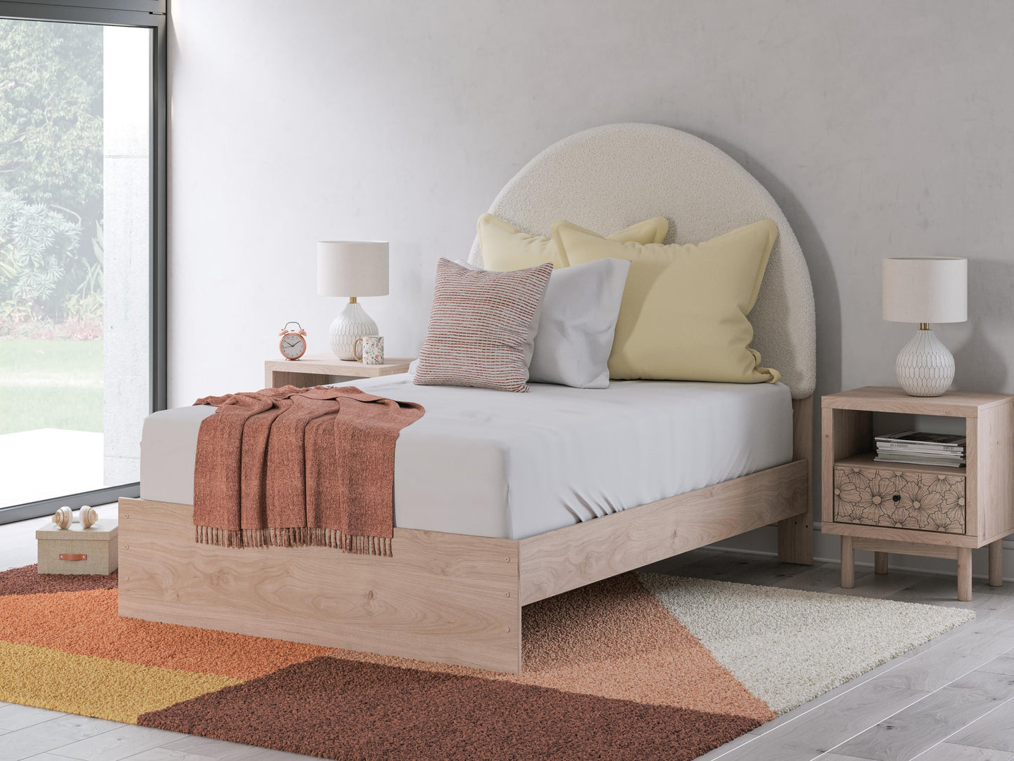 Ashley Express - Cama tapizada de paneles Arloster