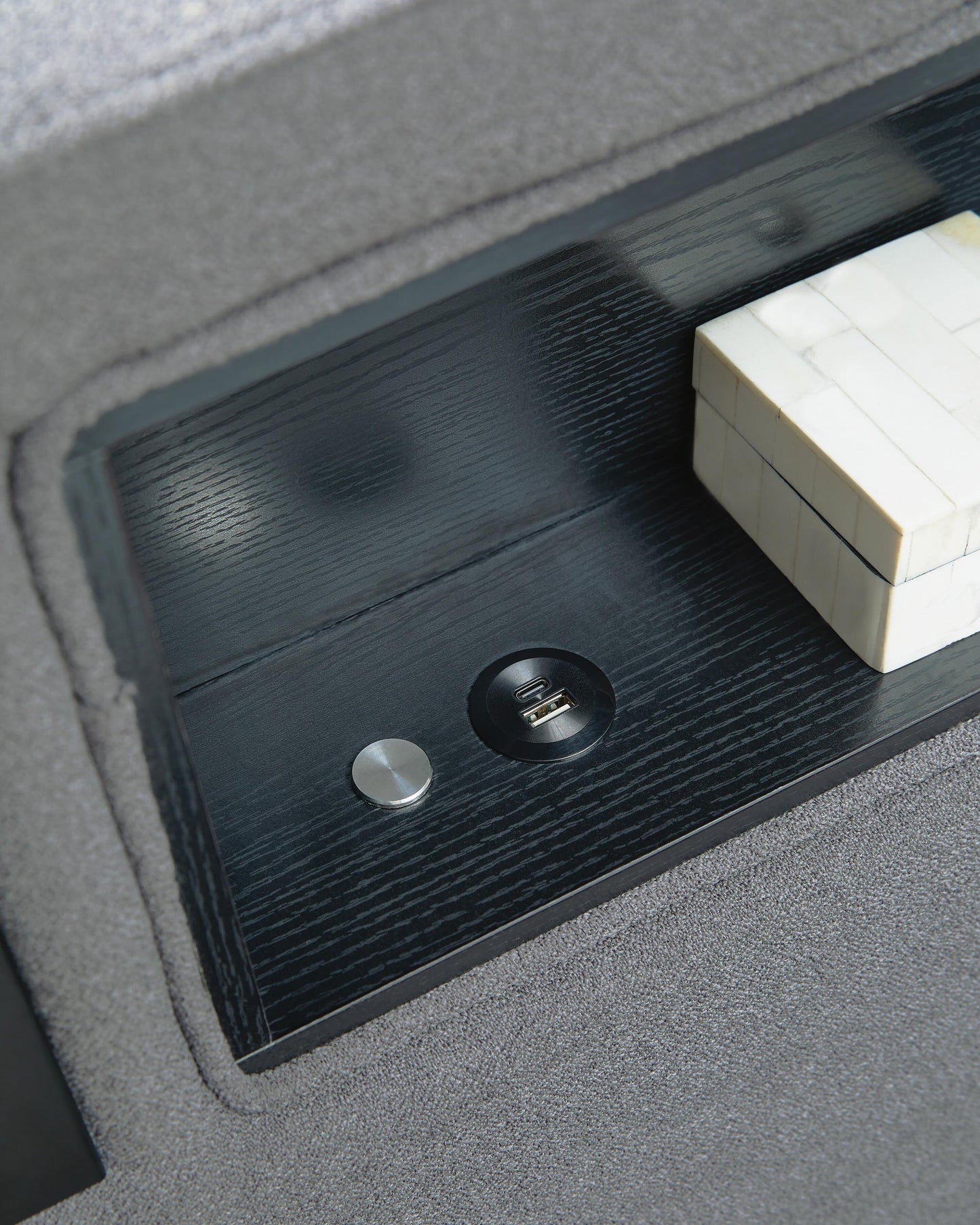 Verishaw  Upholstered Bed With Wireless Audio