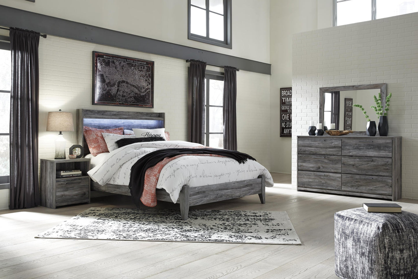 Cama con paneles, tocador con espejo y mesita de noche Baystorm