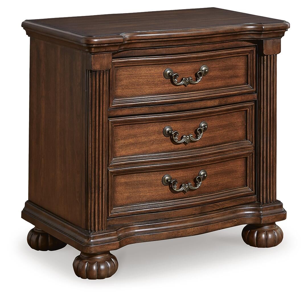 Lavinton  Poster Bed With Mirrored Dresser And Nightstand