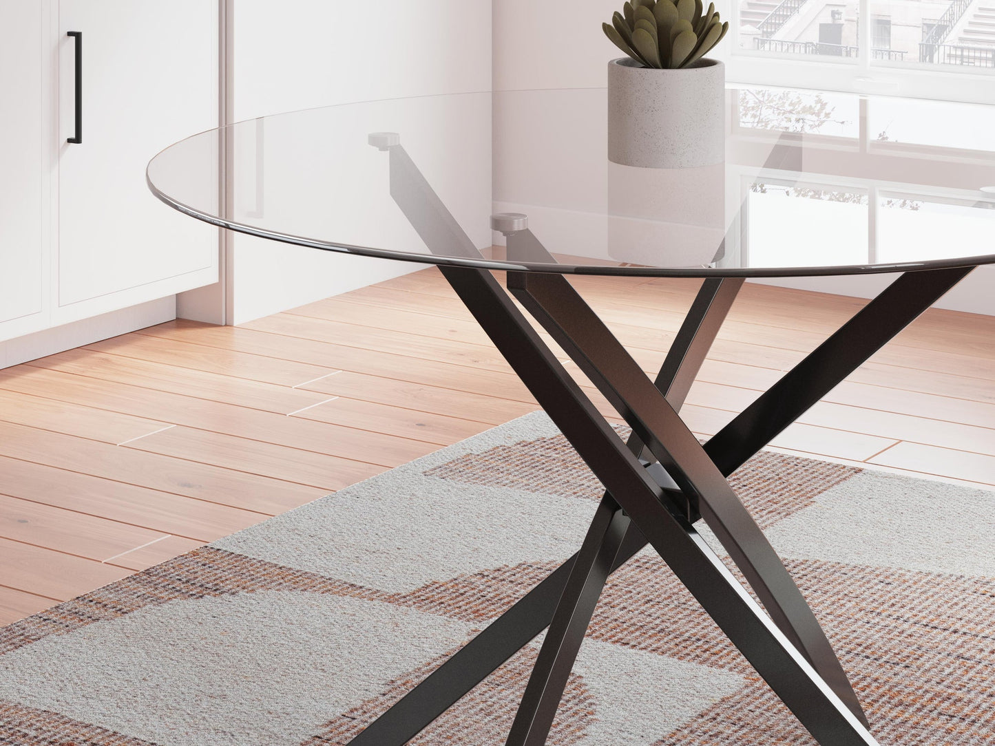 Ashley Express - Mesa de comedor Pharwynn y 4 sillas