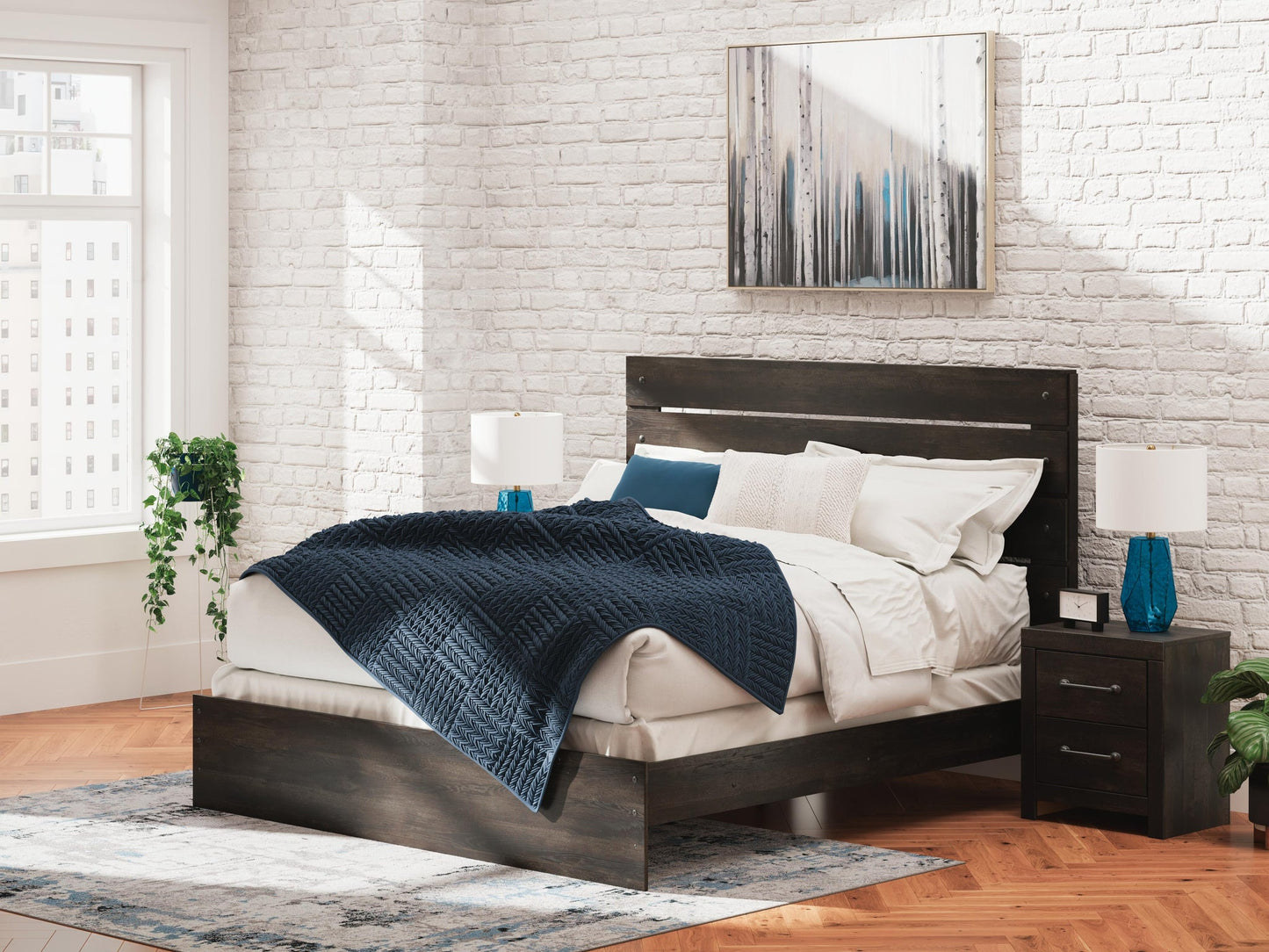 Cama con panel, tocador y espejo Hollivern