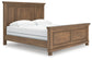 Cama con paneles Feddinger con cómoda con espejo y mesita de noche