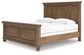 Cama con paneles Feddinger con cómoda con espejo y mesita de noche